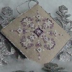 Новогодняя вышивка: снежинки